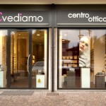 VETRINA CON MANIGLIONE CURVO